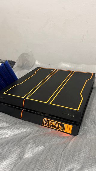 PS4 1TB Negra + Cascos y 9 juegos