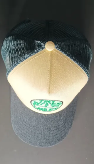 Gorra Trucker Beige y Turquesa