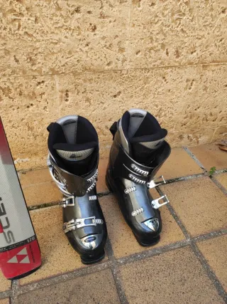 Equipo de esquí Fischer: esquís, botas y bastones