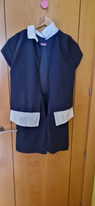 Vestido pantalón azul marino y blanco