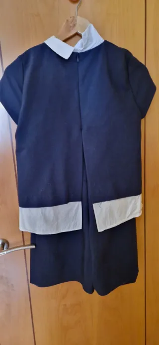 Vestido pantalón azul marino y blanco