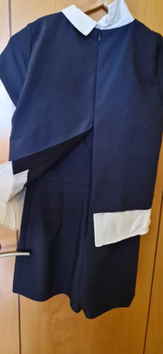 Vestido pantalón azul marino y blanco