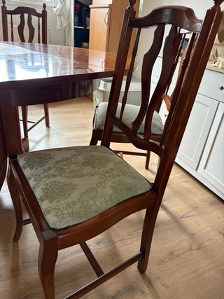 Mesa extensible de madera + 4 sillas