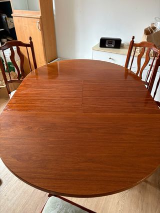 Mesa extensible de madera + 4 sillas