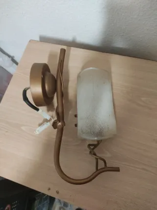 Aplique de pared dorado con cristal