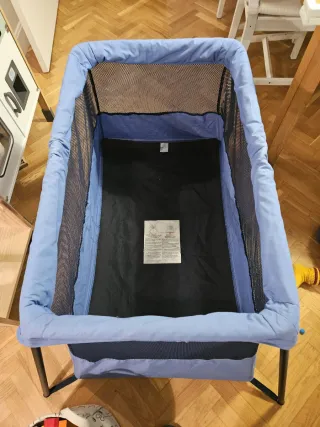 Cuna de viaje azul