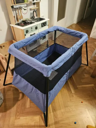 Cuna de viaje azul