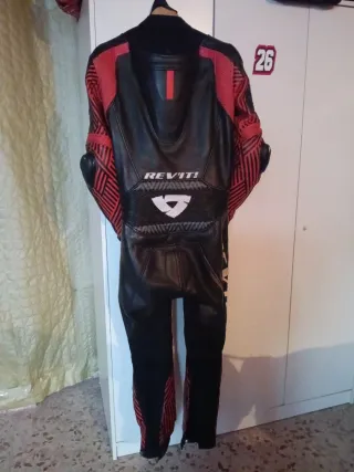 Mono de Cuero Revit talla 48