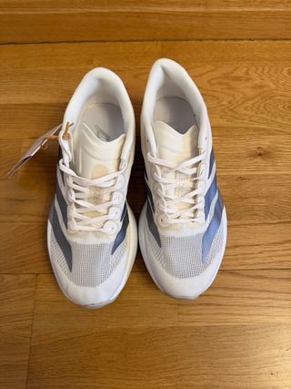 Adidas evo plata y beige