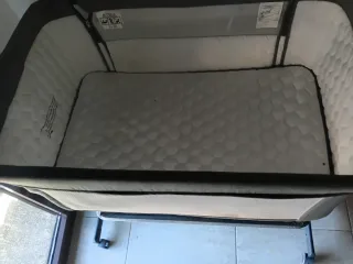 Minicuna gris y blanca