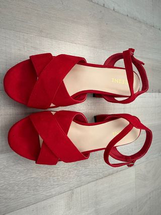Zapatos Rojos con tacón. Nuevos. Talla 37