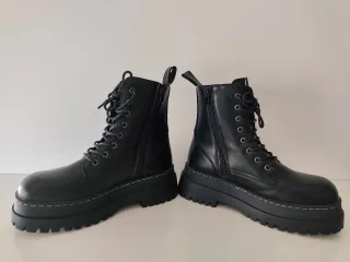 Botas militares negras con plataforma talla 39