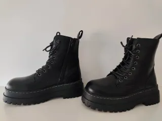 Botas militares negras con plataforma talla 39