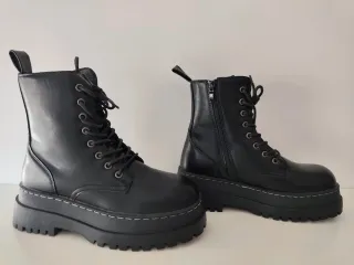 Botas militares negras con plataforma talla 39