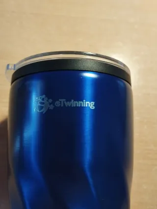 Vaso azul eTwinning metálico