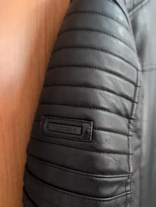 Chaqueta semi cuero negra