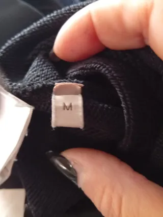 Felpa Gucci nera con logo dorato