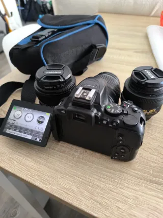 Nikon D5600 + 18-55mm +35mm + 50mm