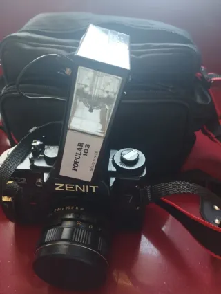 Cámara Zenit con bolsa
