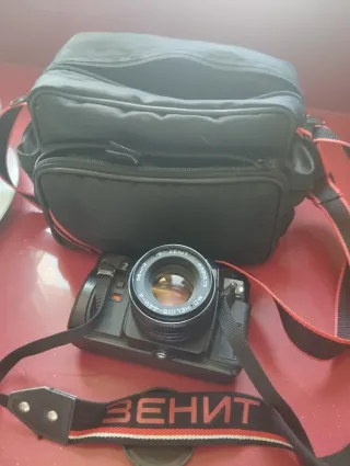 Cámara Zenit con bolsa