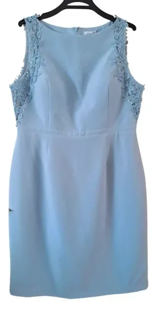 Vestido corto azul claro con pedrería