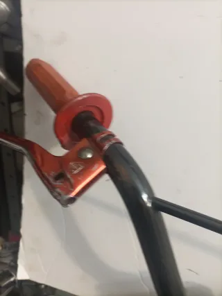 Manillar BMX/MTB Negro con Puños Rojos