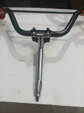 Manillar BMX/MTB Negro con Puños Rojos