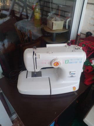 Máquina de coser Victoria