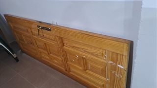 Puerta de madera maciza