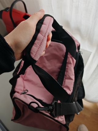 Bolso deportivo Puma negro y rosa