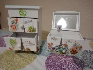 Joyeros de madera decorados