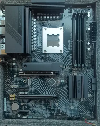 Placa Base ASRock B650 PG Lightning