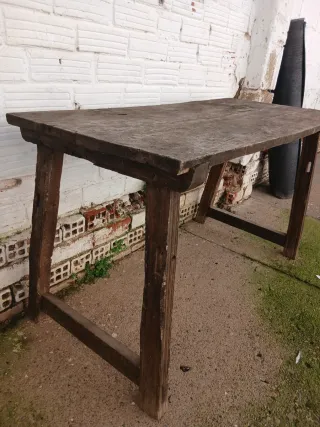 Mesa antigua de madera