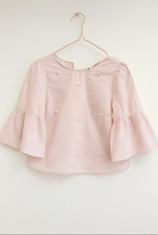 Blusa rosa con perlas