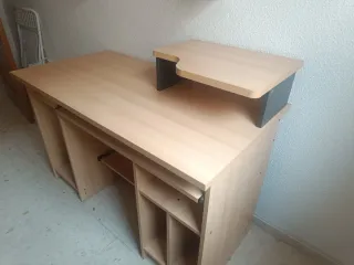 Escritorio madera con cajón y estantes