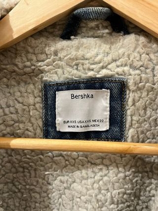 Chaqueta vaquera Bershka forrada Talla M