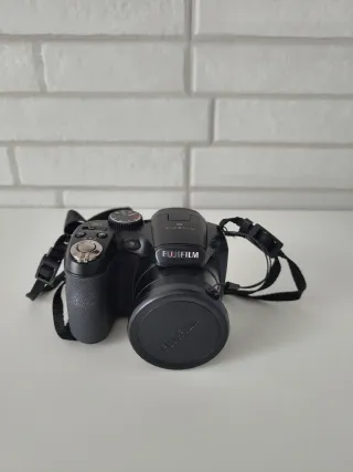 Fujifilm FinePix S2500HD + funda