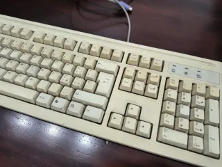 Tastiera PC vintage beige