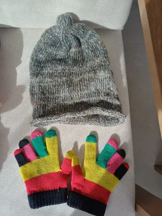 Gorro y guantes de punto multicolor