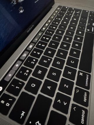 MacBook Pro 13” 2017 Touch Bar TouchID 256GB