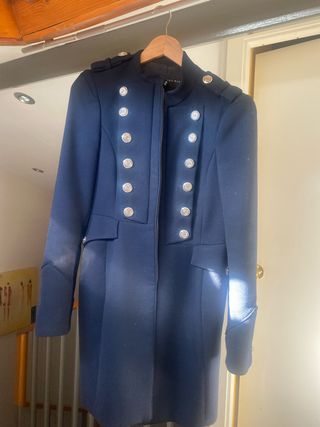 Abrigo azul Zara militar