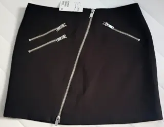 Falda negra con cremalleras nueva con etiqueta