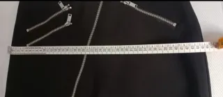 Falda negra con cremalleras nueva con etiqueta