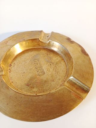 Cenicero de latón Pirelli