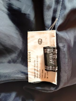 Parka acolchada azul marino con gorro