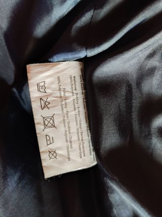 Parka acolchada azul marino con gorro