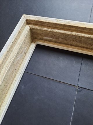 Marco de madera blanco envejecido