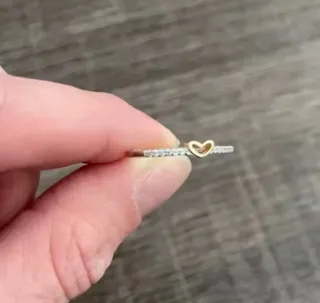 Anillo fino corazón con brillantes