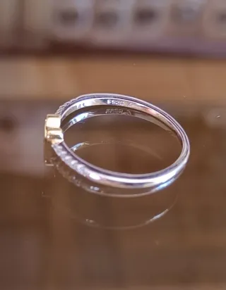 Anillo fino corazón con brillantes