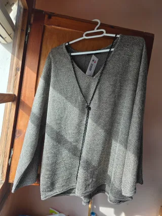 Blusa elegante marrón y negro, su cadena con negro